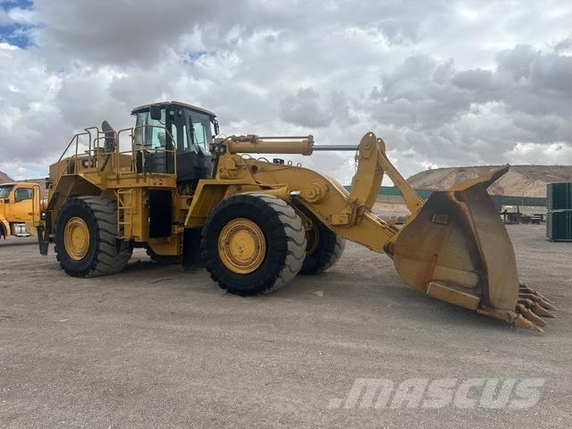 CAT 988H Gumikerekes homlokrakodók