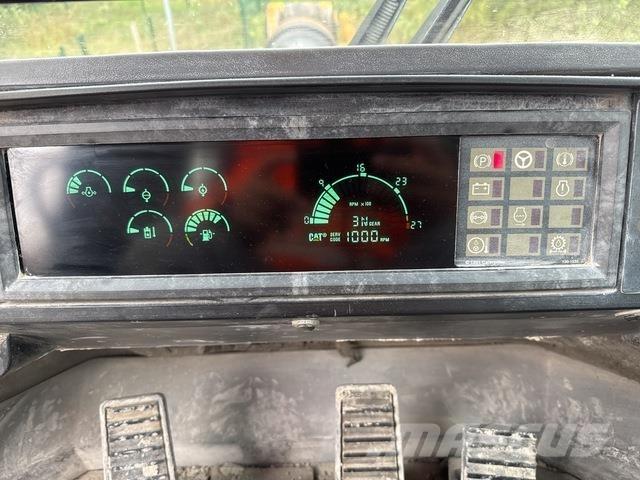 CAT 990 Gumikerekes homlokrakodók