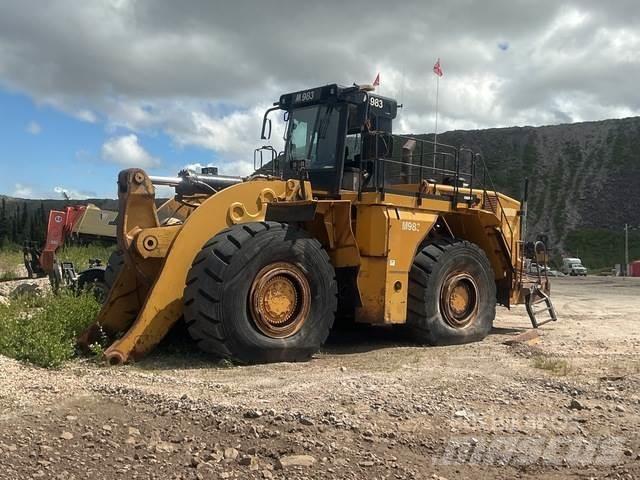 CAT 990H Gumikerekes homlokrakodók