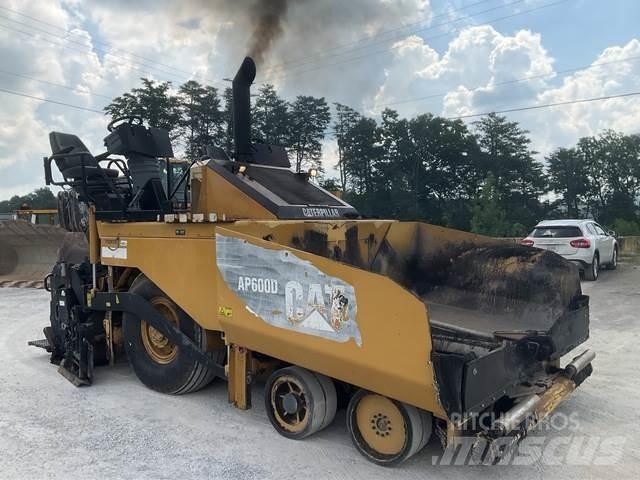CAT AP-600D Aszfalt terítõ gépek