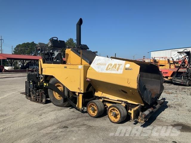 CAT AP-600D Aszfalt terítõ gépek