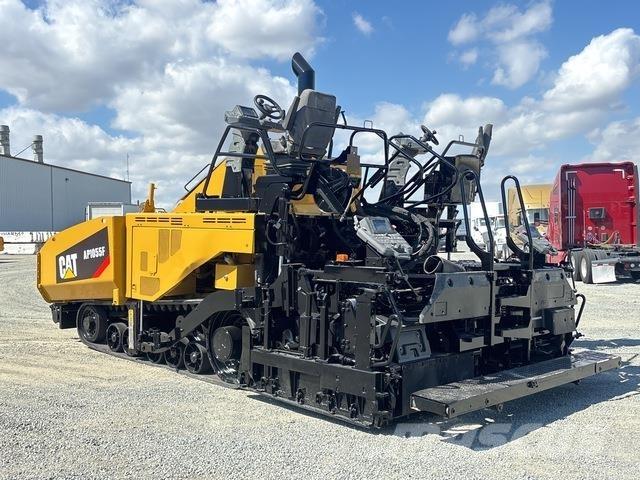 CAT AP1055F Aszfalt terítõ gépek