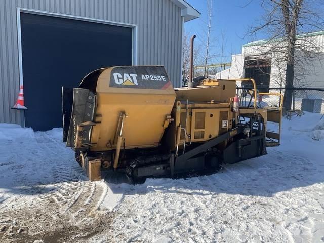CAT AP255E Aszfalt terítõ gépek