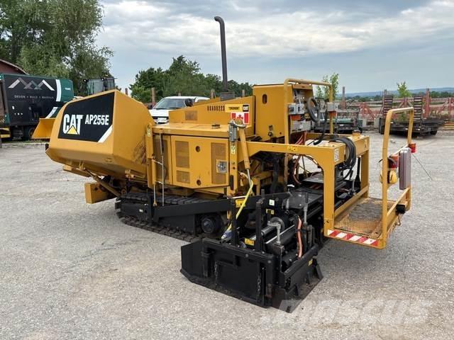 CAT AP255E Aszfalt terítõ gépek