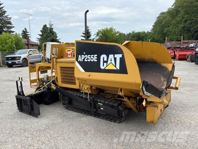 CAT AP255E Aszfalt terítõ gépek