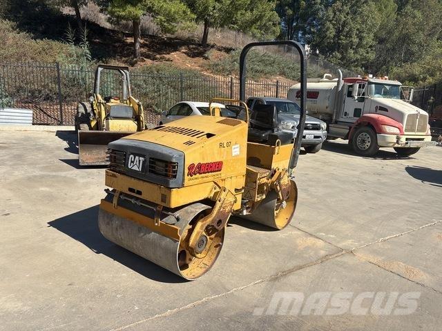 CAT CB224C Ikerdobos hengerek
