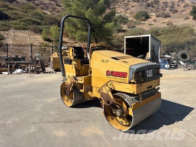 CAT CB224C Ikerdobos hengerek