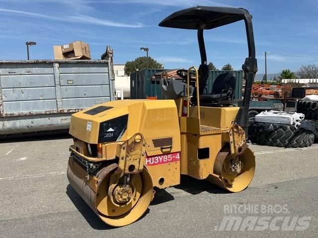 CAT CB24 Ikerdobos hengerek
