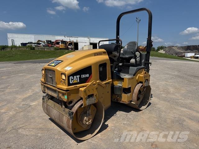 CAT CB24B Ikerdobos hengerek