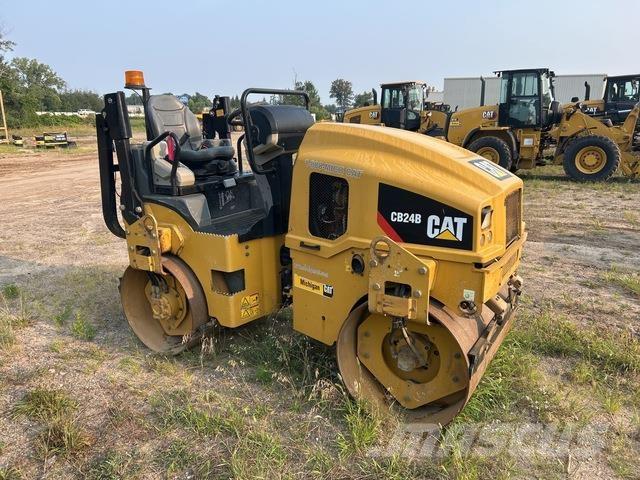 CAT CB24B Ikerdobos hengerek
