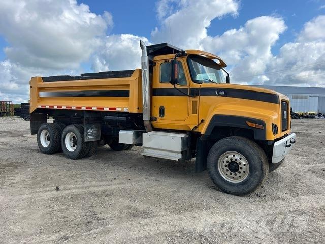 CAT CT681SG Billenő teherautók
