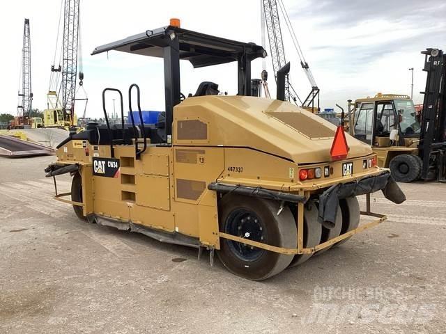 CAT CW34 Pneumatikus kerekes hengerek