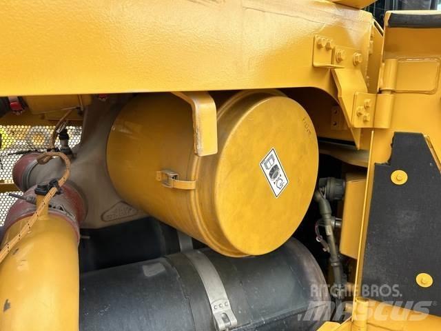 CAT D10T2 lánctalpas dózerek