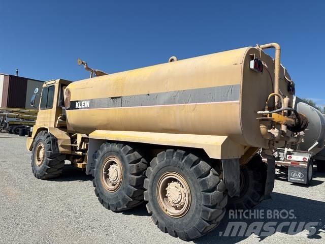 CAT D250 Vízszállító teherautók