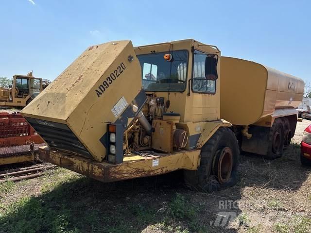 CAT D300D Vízszállító teherautók