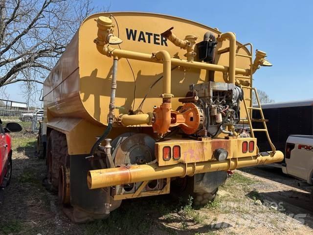 CAT D300D Vízszállító teherautók