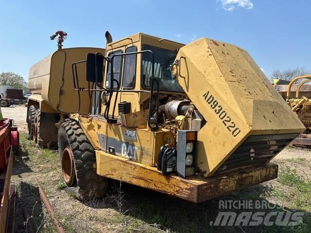 CAT D300D Vízszállító teherautók
