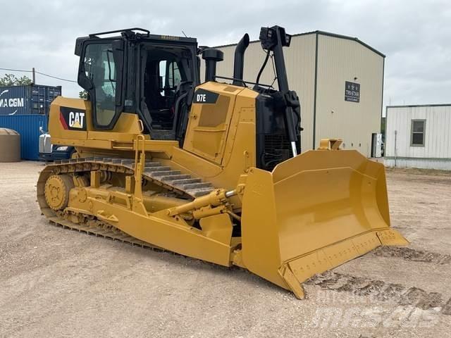 CAT D7E lánctalpas dózerek