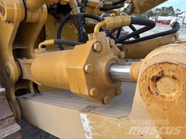 CAT D8T lánctalpas dózerek