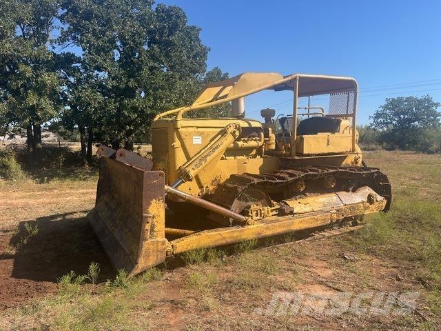 CAT D9G lánctalpas dózerek