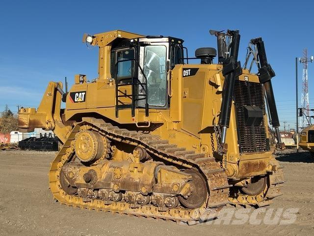 CAT D9T gumikerekes dózer