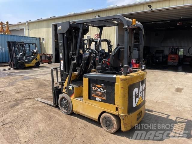 CAT E5000 Elektromos targoncák