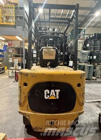CAT E8000 Elektromos targoncák