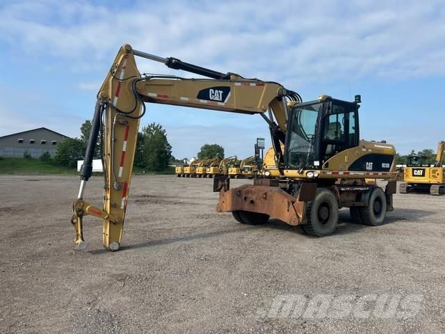 CAT M318D Gumikerekes kotrók