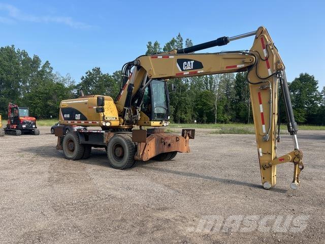 CAT M318D Gumikerekes kotrók