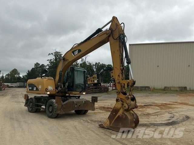 CAT M318D Gumikerekes kotrók