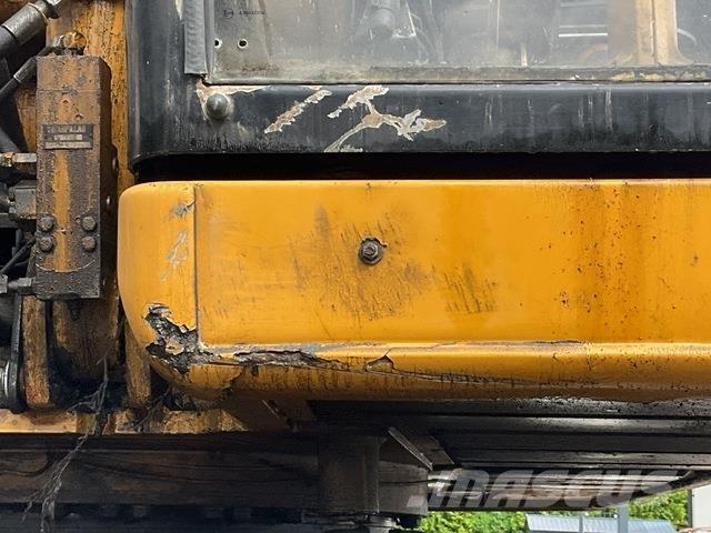 CAT M320 Gumikerekes kotrók