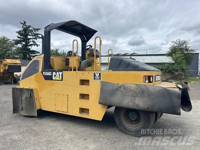 CAT PS-360C Pneumatikus kerekes hengerek