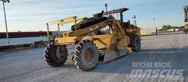 CAT RM300 Talajtömörítő gépek
