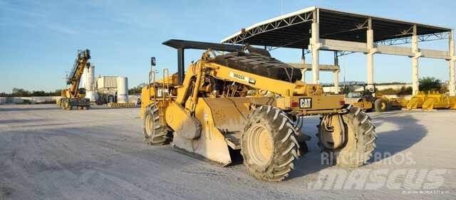 CAT RM300 Talajtömörítő gépek