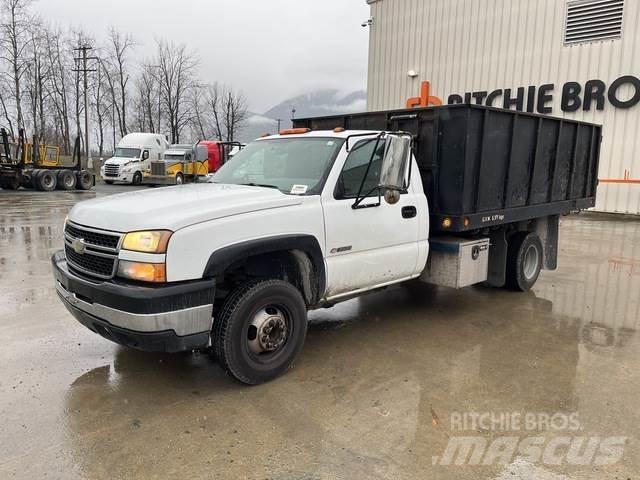 Chevrolet 3500 Platós / Ponyvás teherautók