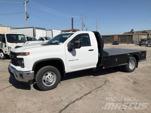 Chevrolet 3500 Platós / Ponyvás teherautók