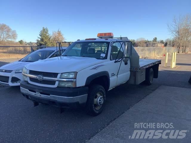 Chevrolet 3500 Platós / Ponyvás teherautók
