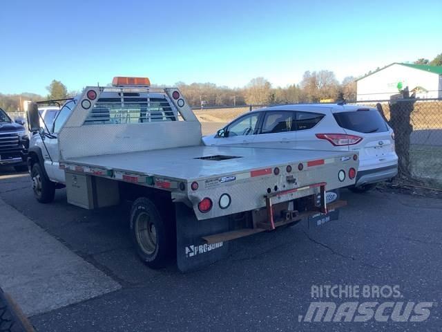 Chevrolet 3500 Platós / Ponyvás teherautók