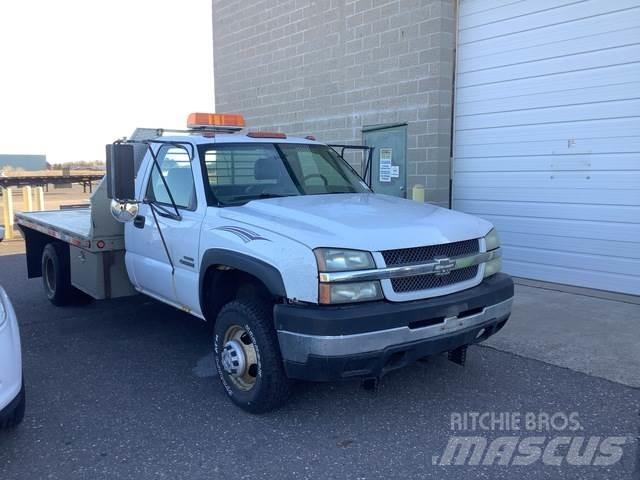 Chevrolet 3500 Platós / Ponyvás teherautók