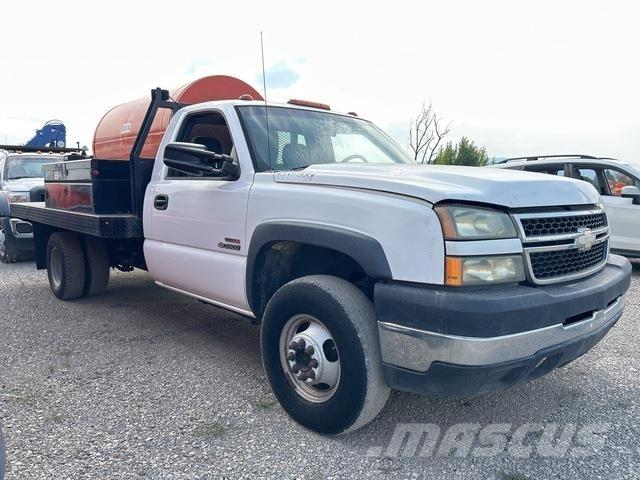 Chevrolet 3500 Platós / Ponyvás teherautók