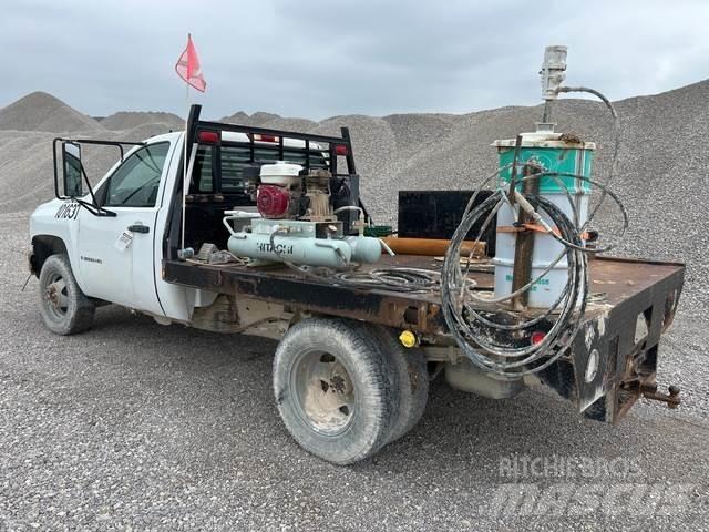 Chevrolet 3500 Platós / Ponyvás teherautók
