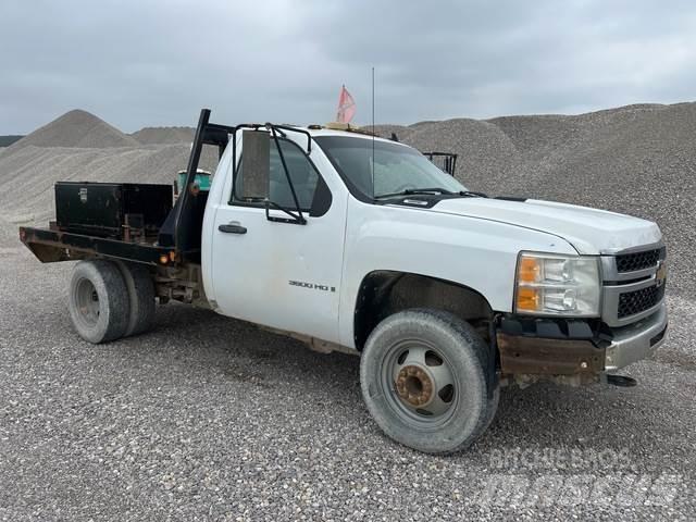 Chevrolet 3500 Platós / Ponyvás teherautók