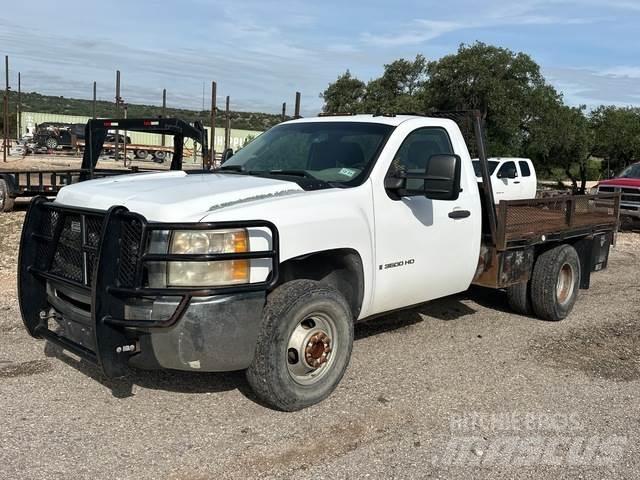 Chevrolet 3500 Platós / Ponyvás teherautók