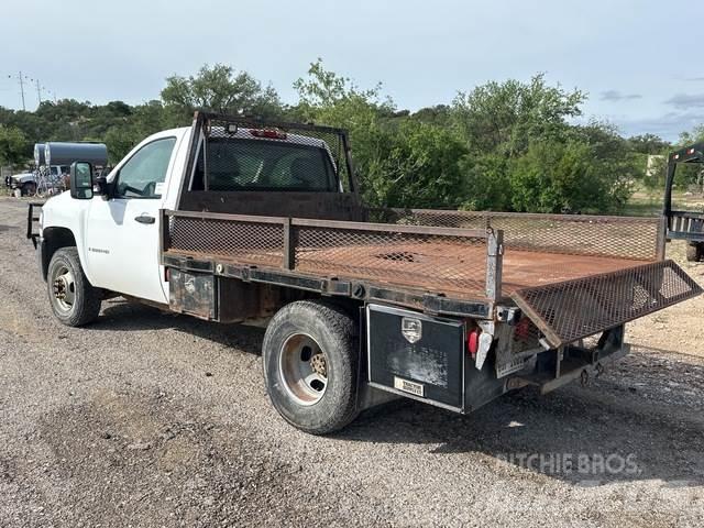 Chevrolet 3500 Platós / Ponyvás teherautók