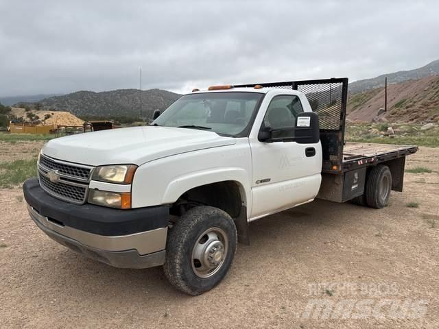 Chevrolet 3500 Platós / Ponyvás teherautók