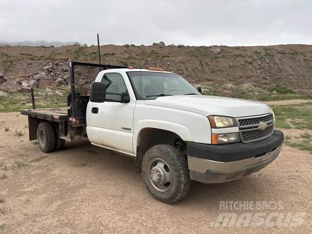 Chevrolet 3500 Platós / Ponyvás teherautók
