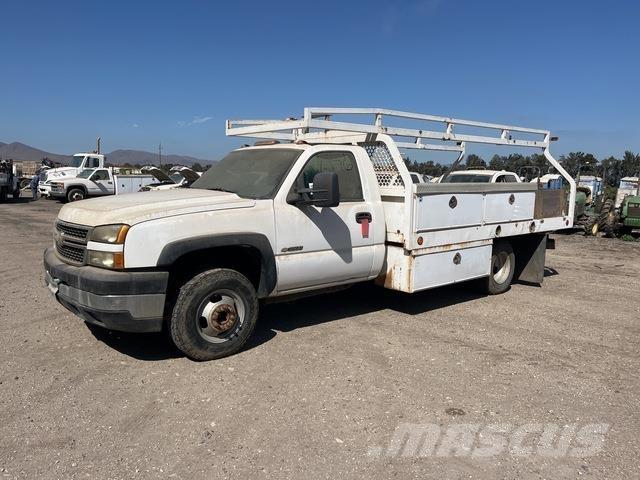 Chevrolet 3500 Platós / Ponyvás teherautók