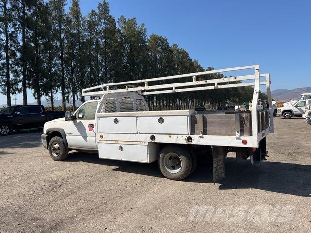 Chevrolet 3500 Platós / Ponyvás teherautók