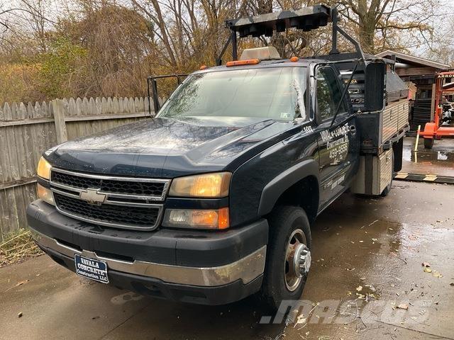 Chevrolet 3500 Platós / Ponyvás teherautók
