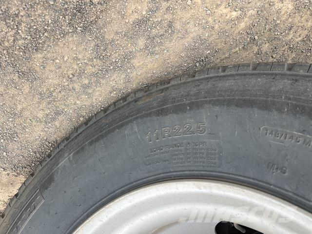 CIMC  Platós / Ponyvás pótkocsik